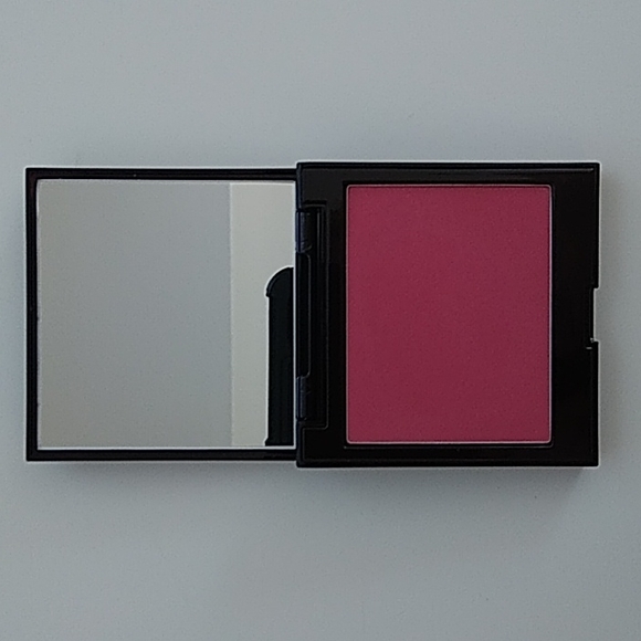 laura mercier Other - LAURA MERCIER pomegranate blush